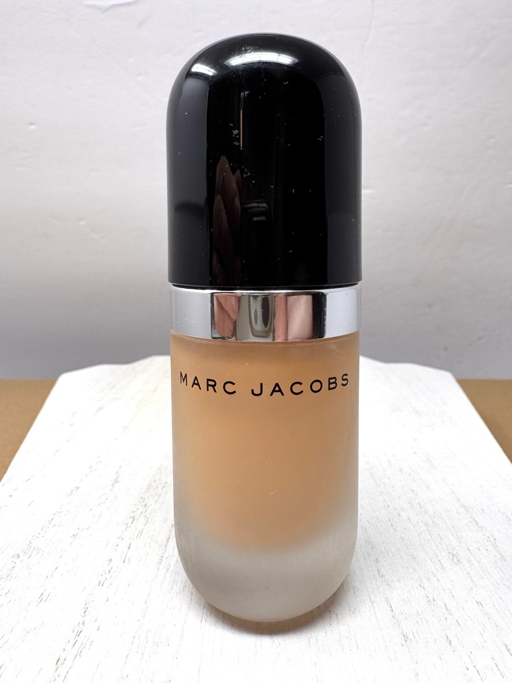 MARC JACOBS Re(marc)ble full cover foundation, Beige 33